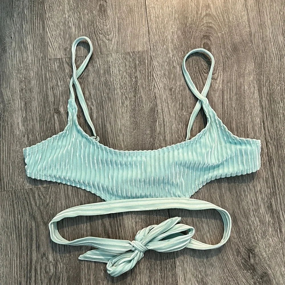 NWOT Dippin Daisy’s Swimwear Dippin Daisy Blue Prizm Top - Picture 3 of 9